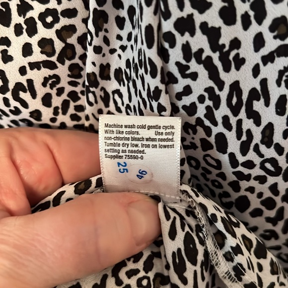 A.N.A. Size large Tunic black/white animal print  top. Long sleeve. Euc - Picture 3 of 6